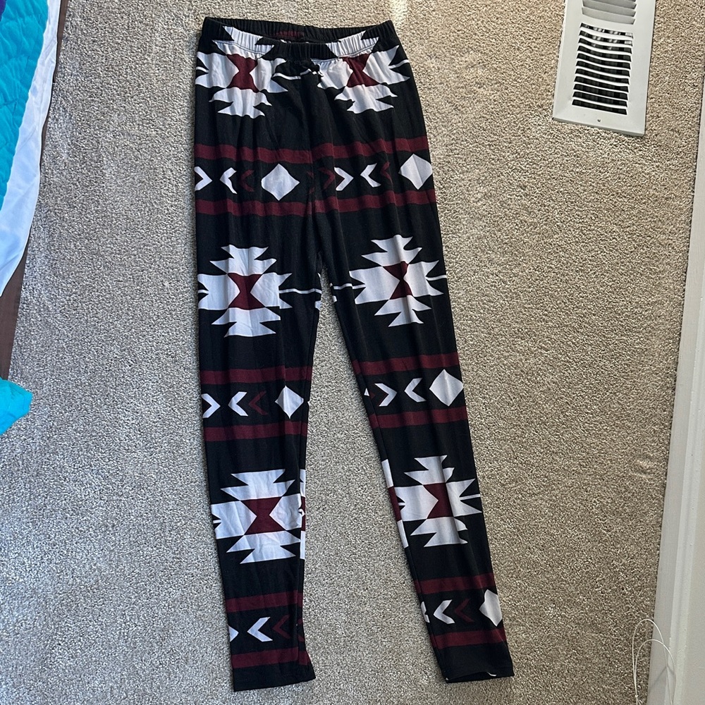Women's Aztec Print Leggings - Black and White